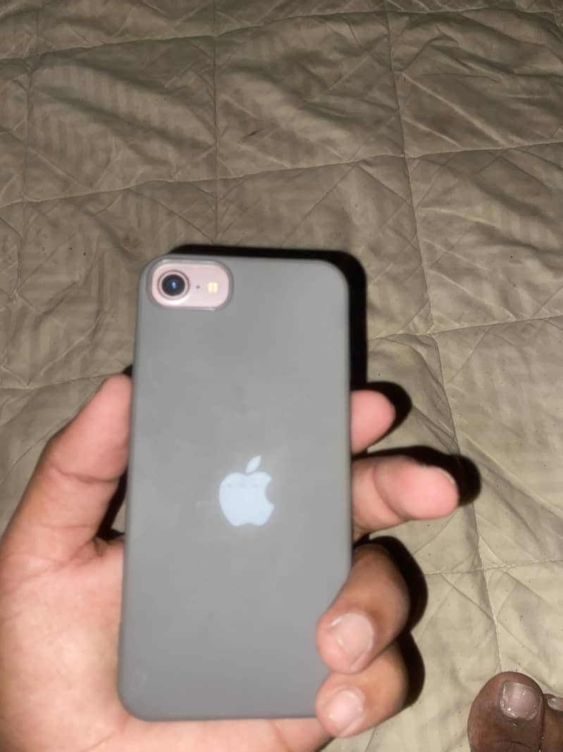 Apple iPhone 7 1
