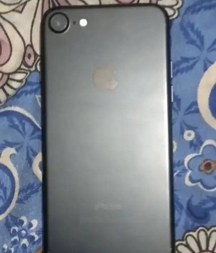 Apple iPhone 7 0
