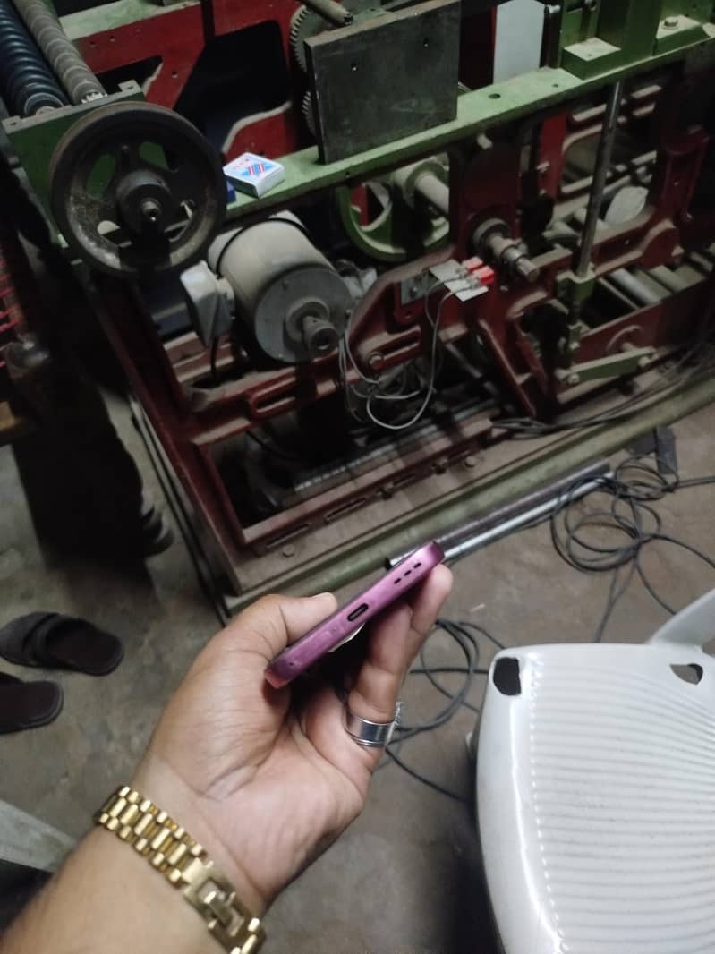 Oppo A6 pro 4