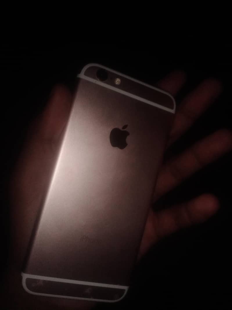 Apple iPhone 6S 4