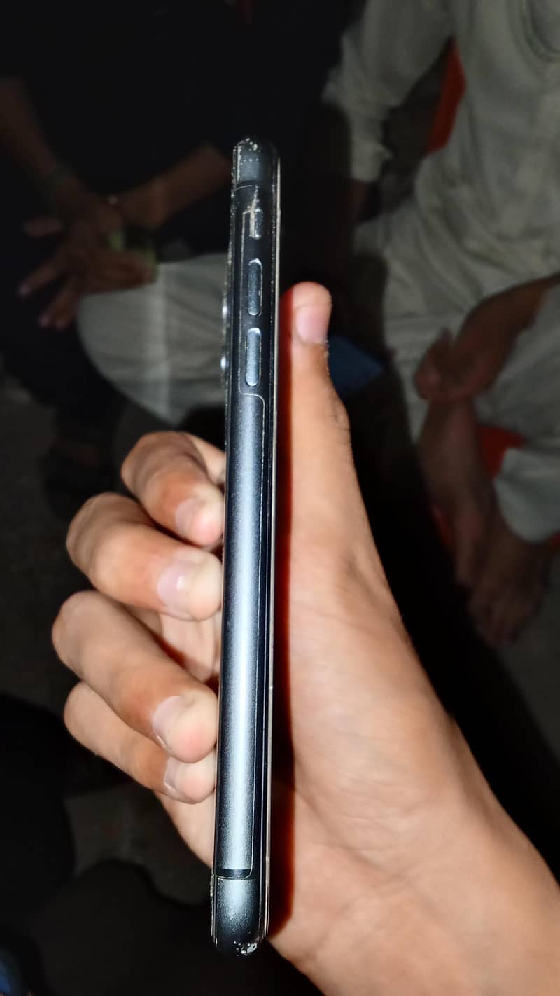 Apple iPhone 11 6