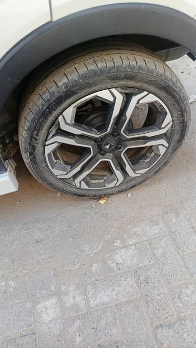 I want to sell 4 Alloy Rims size 18" with tyres all on good condition