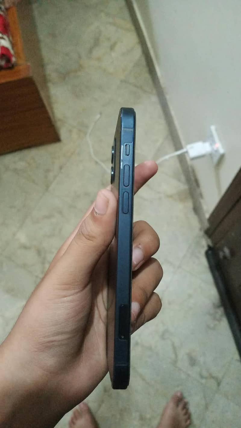 Apple iPhone 12 3