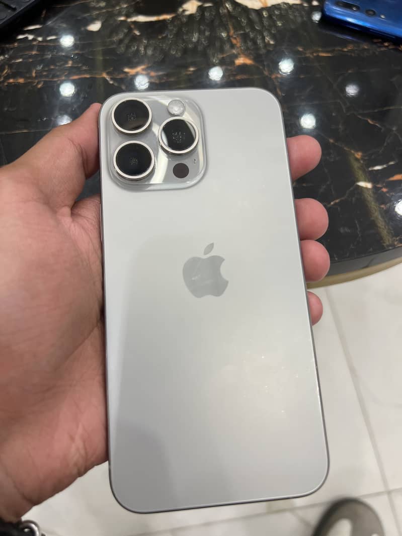 Apple iPhone 15 Pro Max 0
