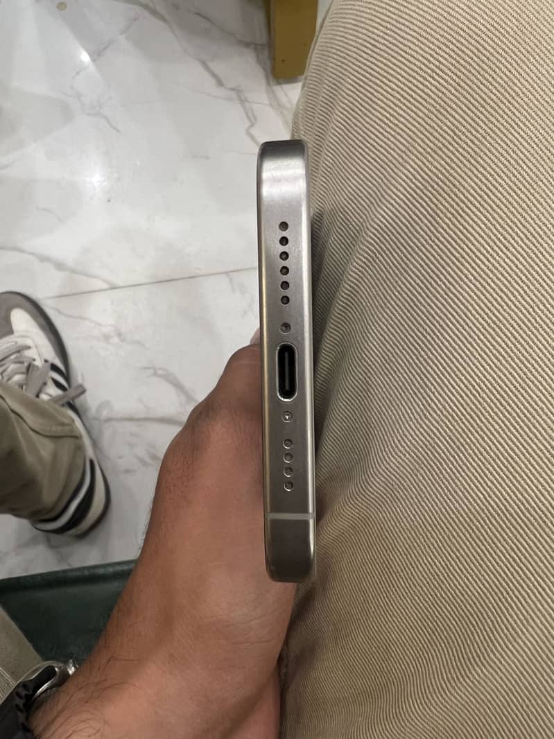 Apple iPhone 15 Pro Max 2
