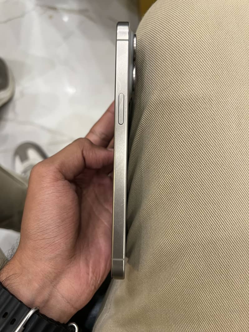 Apple iPhone 15 Pro Max 3