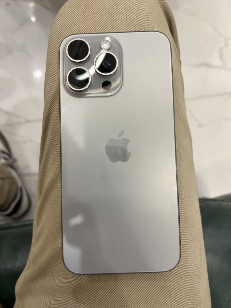 Apple iPhone 15 Pro Max 6