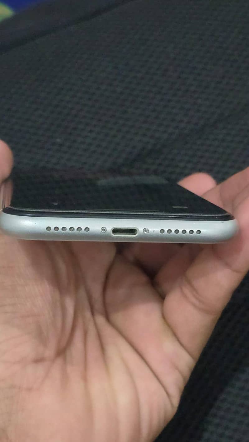 iPhone Xr 4