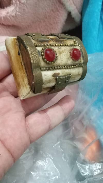 Anteeque box made with elephant teeth