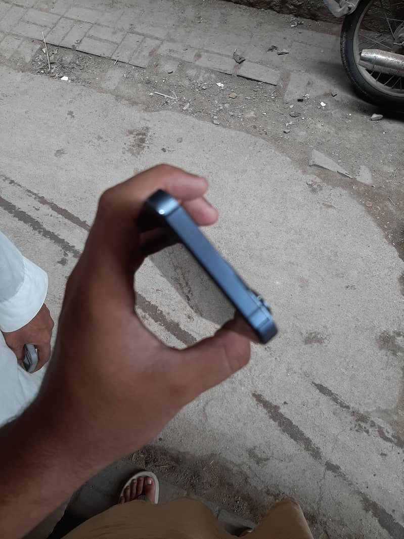 Apple iPhone 13 Pro 1