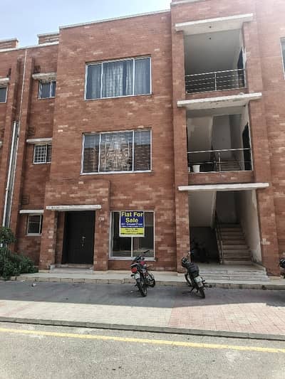 D Block Butifull Flat For Sale