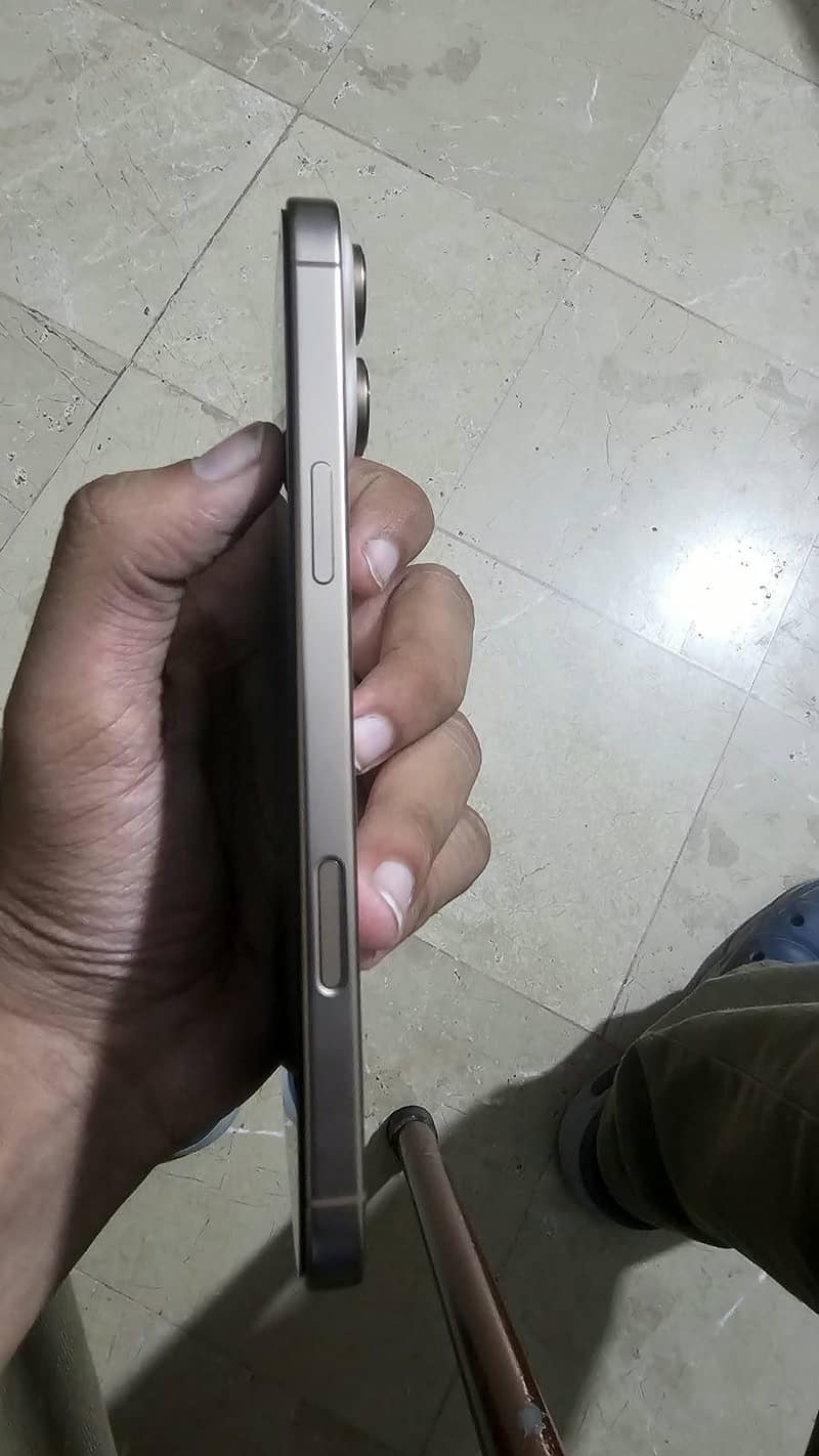 Apple iPhone 16 Pro Max 1