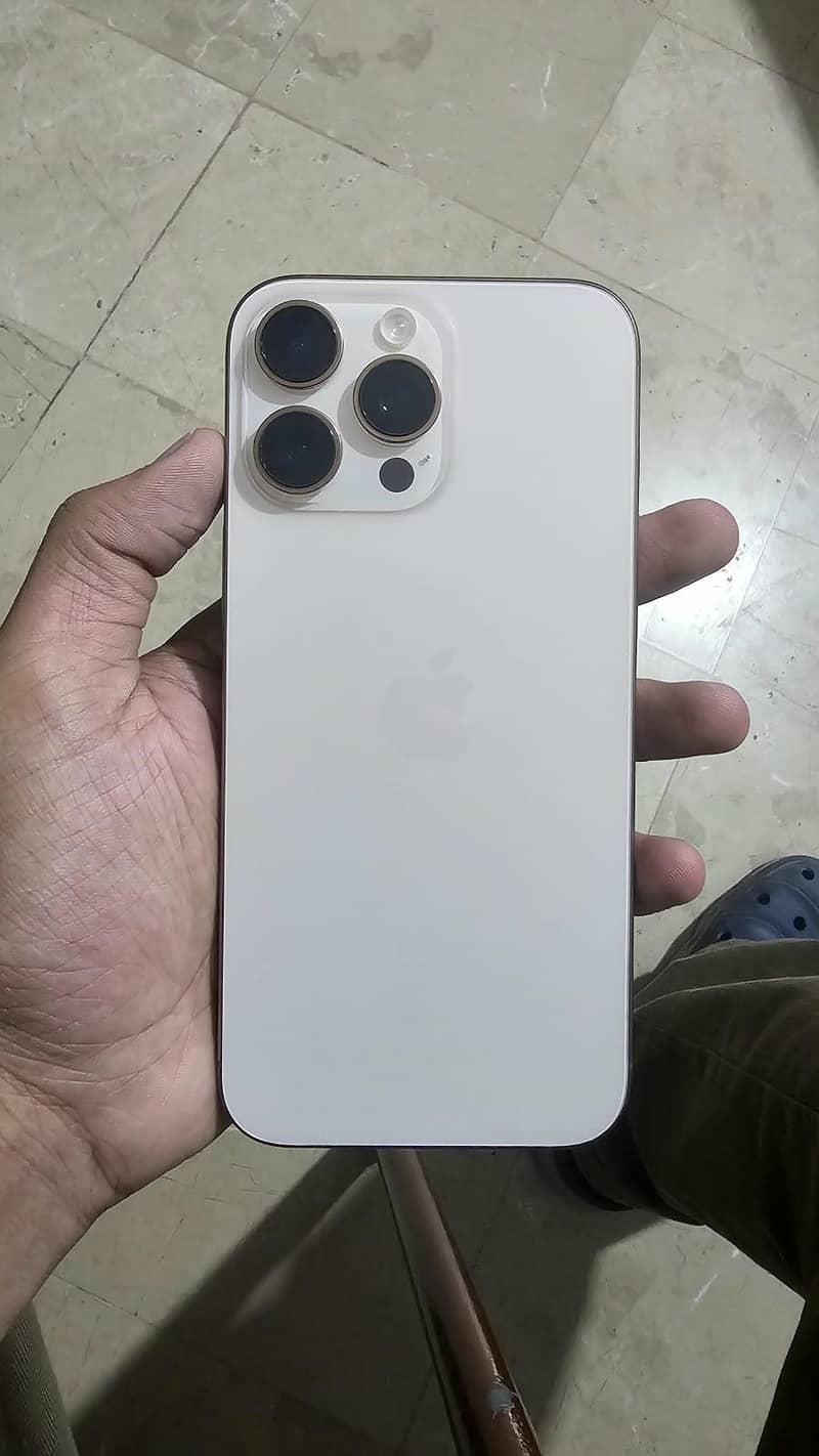 Apple iPhone 16 Pro Max 2