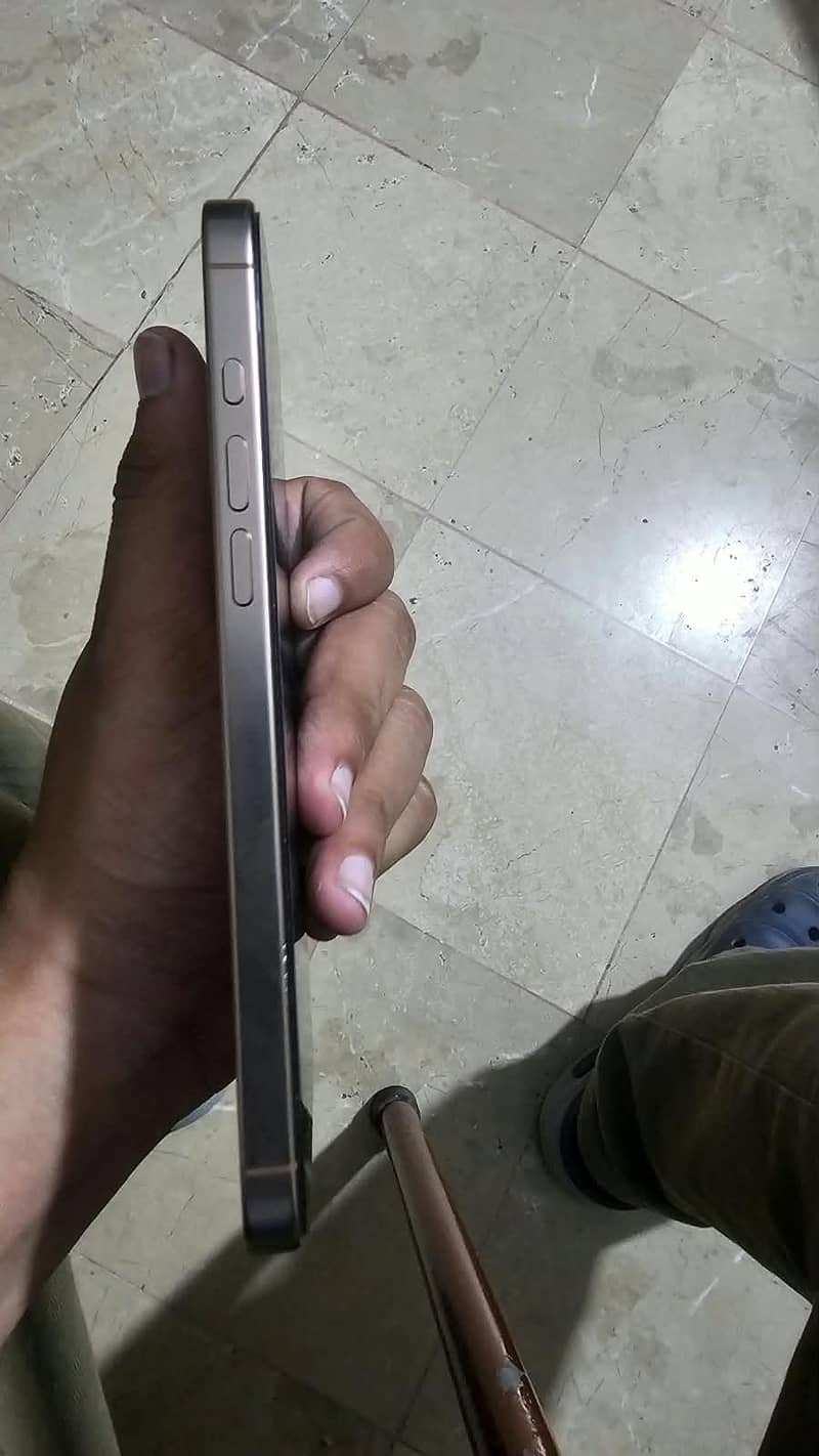 Apple iPhone 16 Pro Max 3