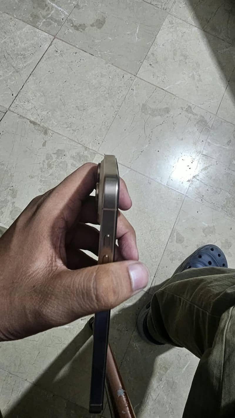 Apple iPhone 16 Pro Max 6