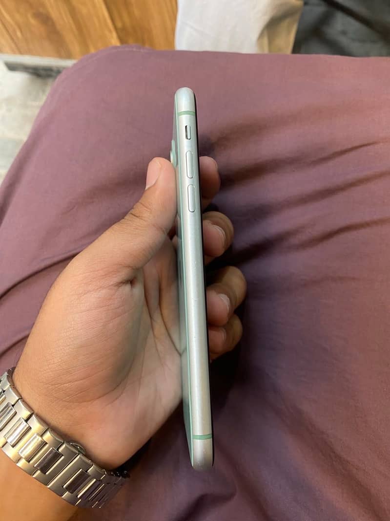 Apple iPhone 11 3