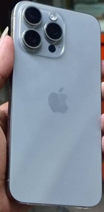 Apple iPhone 15 Pro Max 3