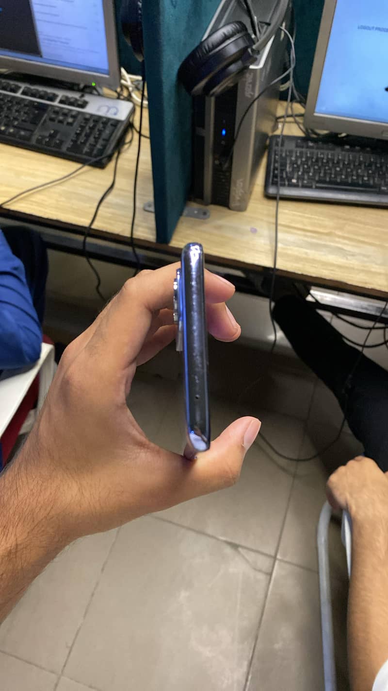One Plus 9 5G 4