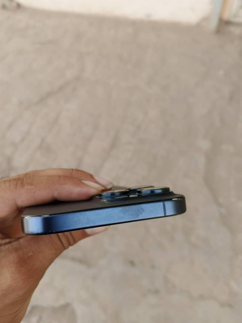 Apple iPhone 15 Pro Max 2
