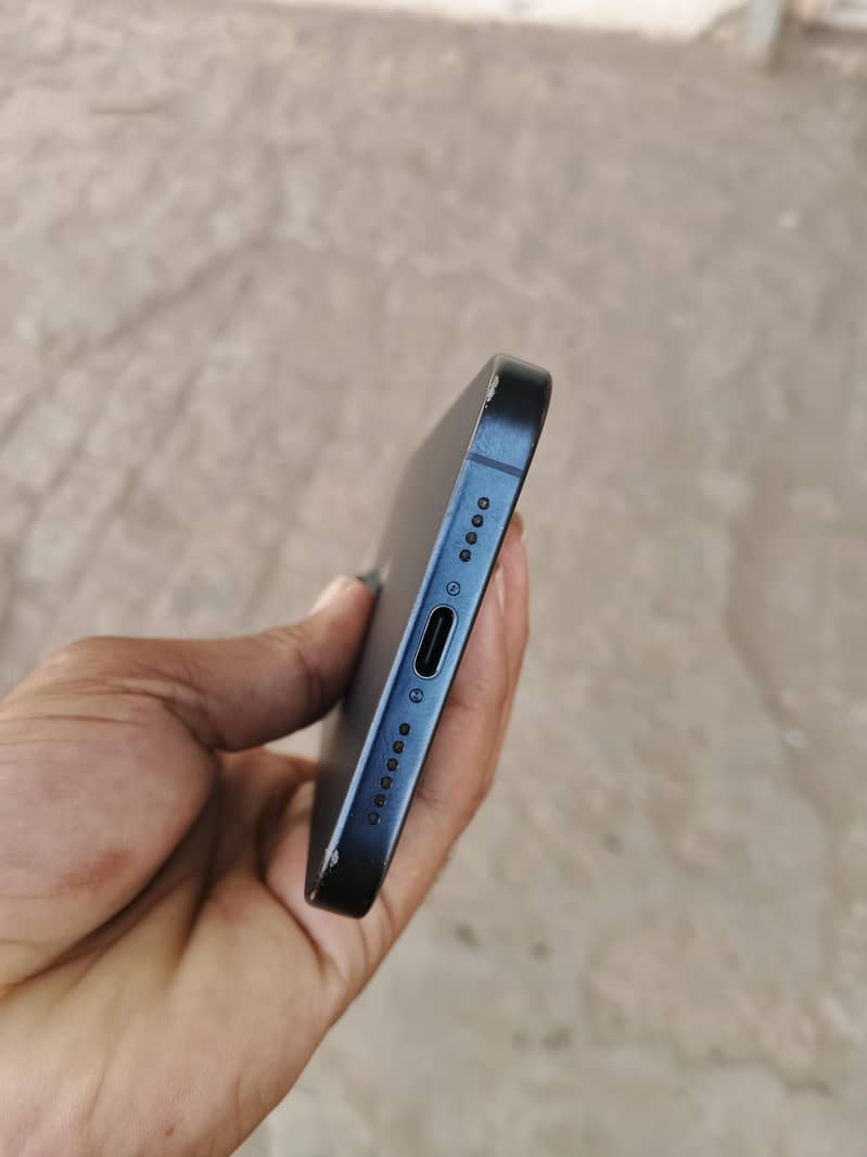 Apple iPhone 15 Pro Max 3