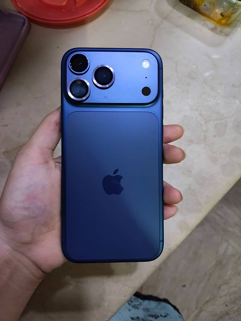 Apple iPhone 17 Pro Max 1