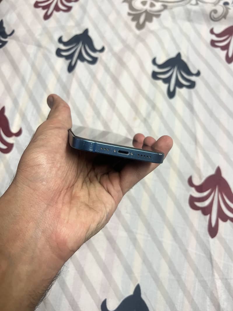 Apple iPhone 13 7