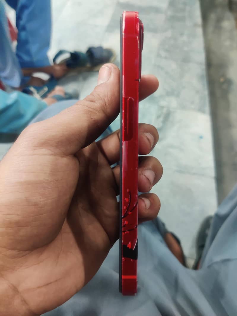 Apple iPhone 13 4