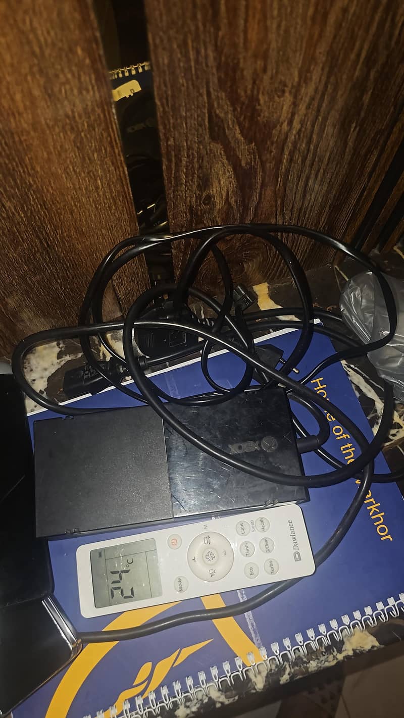 Xbox 1 with extra controller and games 1