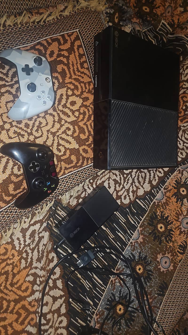 Xbox 1 with extra controller and games 4