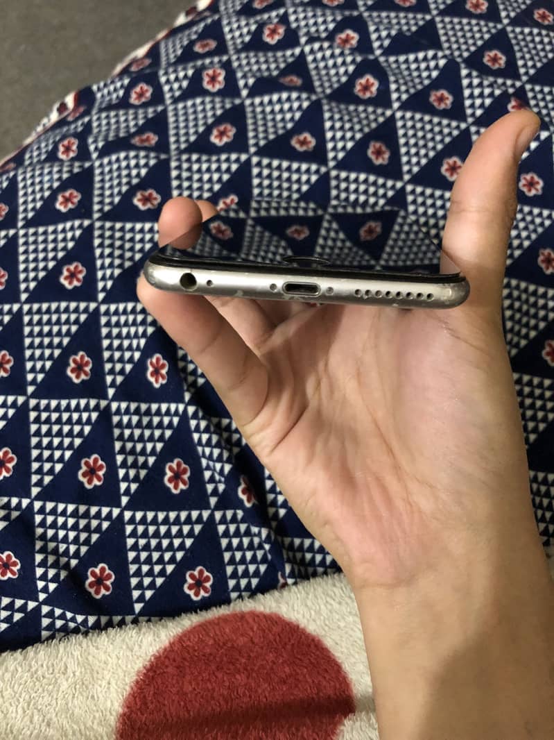 Apple iPhone 6S Plus 4