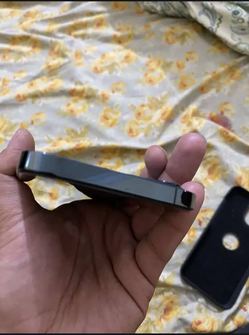 Apple iPhone 12 Pro Max 4