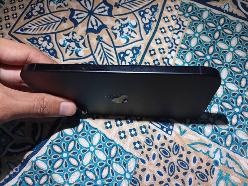 Apple iPhone 16 1