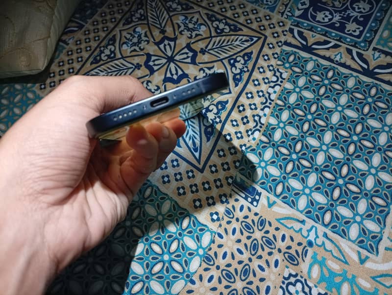 Apple iPhone 16 2