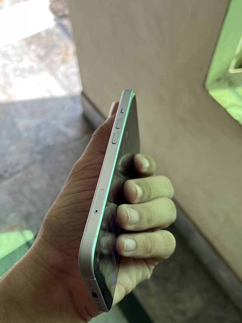 Apple iPhone 15 3