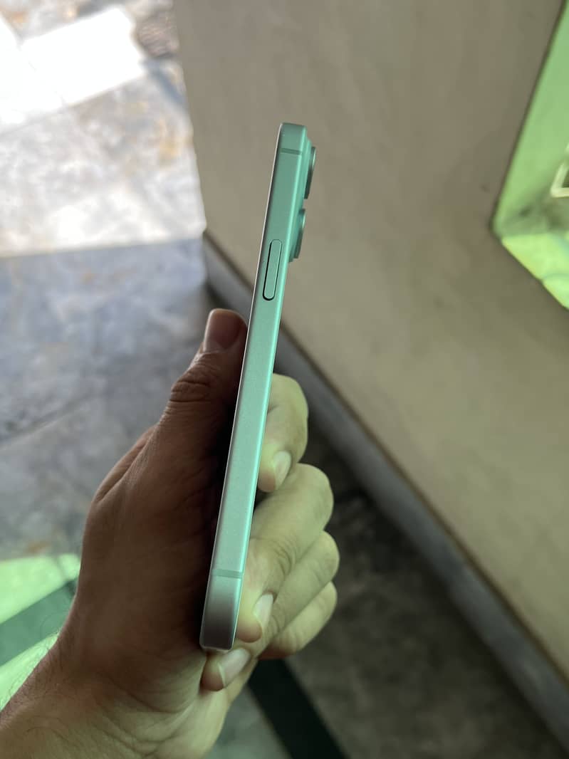 Apple iPhone 15 4