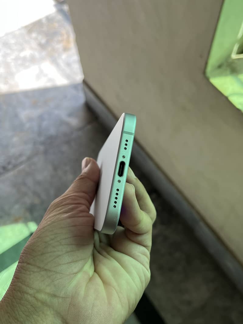 Apple iPhone 15 6