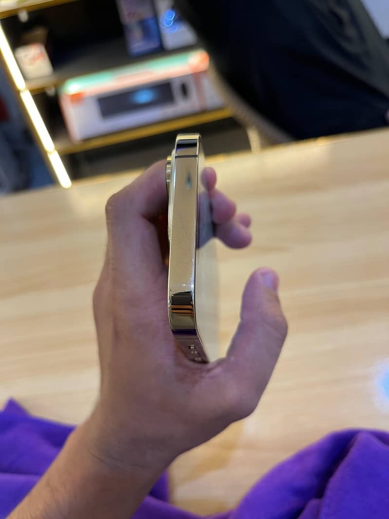 Apple iPhone 14 Pro 4
