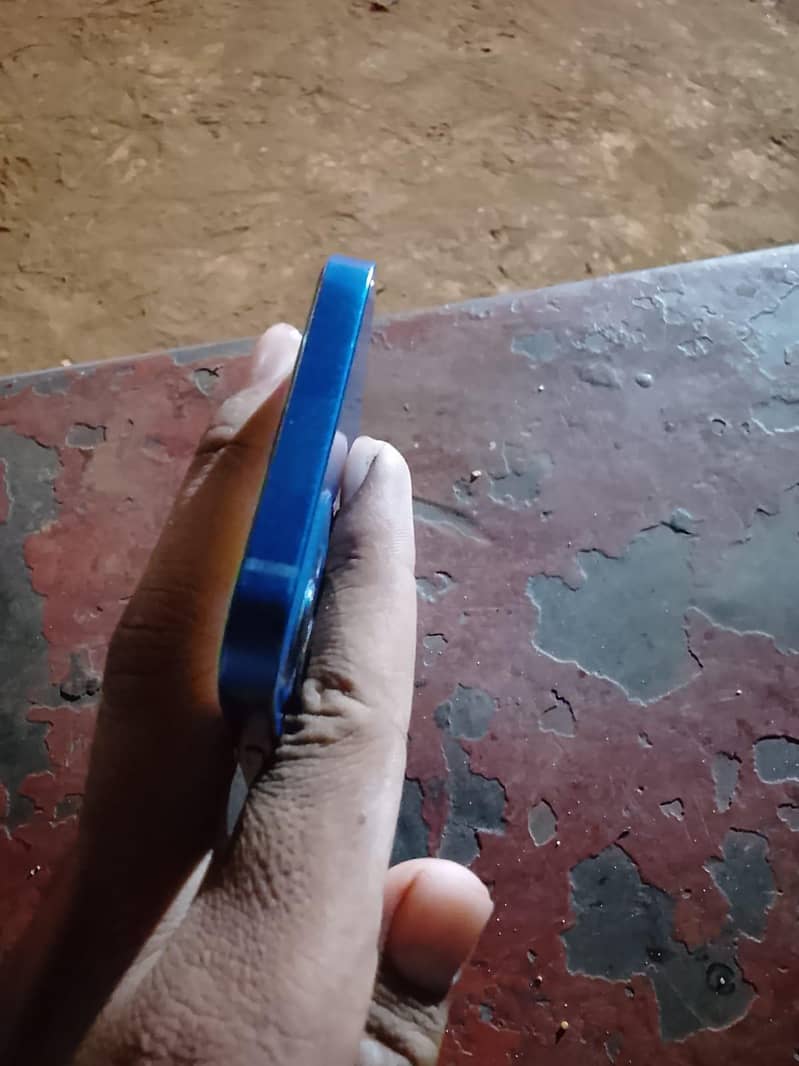 Apple iPhone 12 1