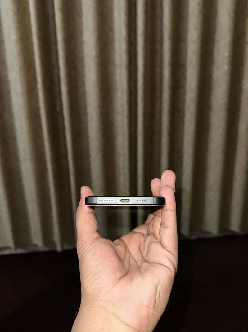 Apple iPhone 16 Pro Max 3