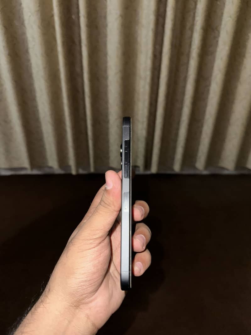 Apple iPhone 16 Pro Max 5