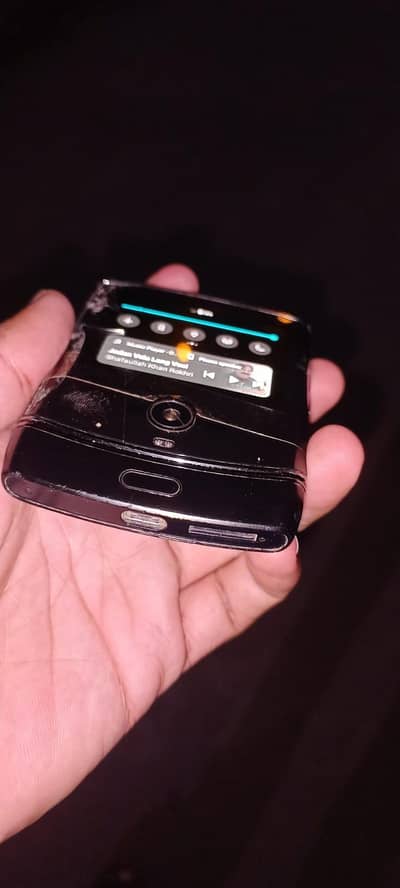 Motorola Razr 8 128.   exchange possible
