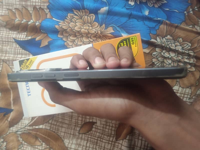 Tecno Spark 20 6
