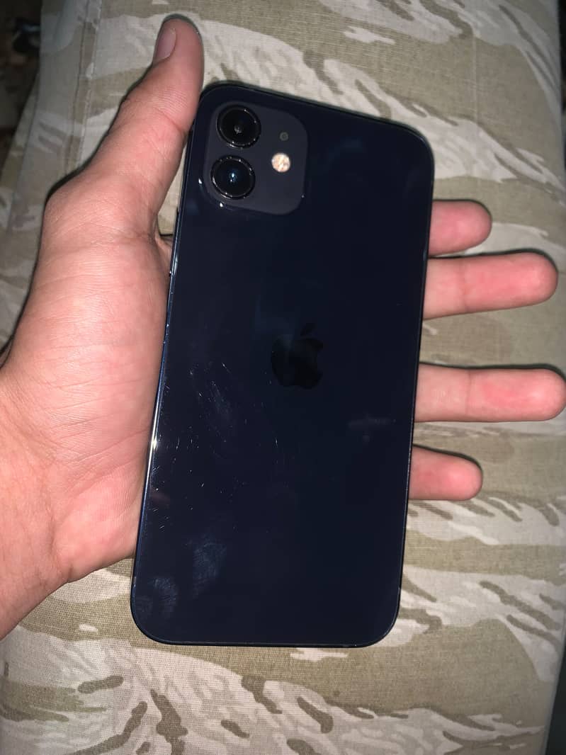 Apple iPhone 12 4