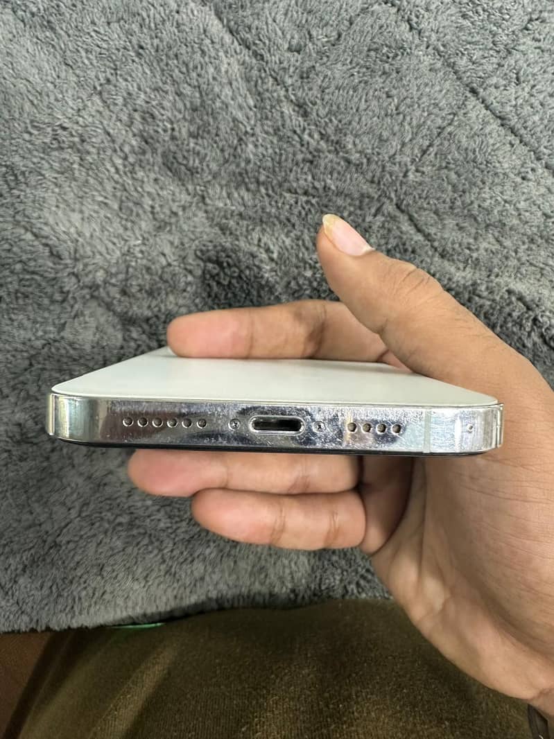 Apple iPhone 12 Pro Max 3