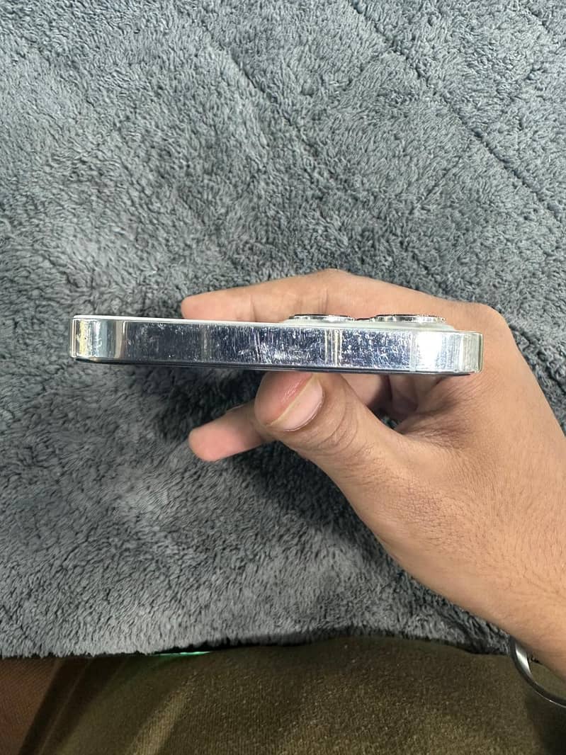 Apple iPhone 12 Pro Max 4