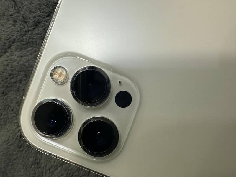 Apple iPhone 12 Pro Max 5