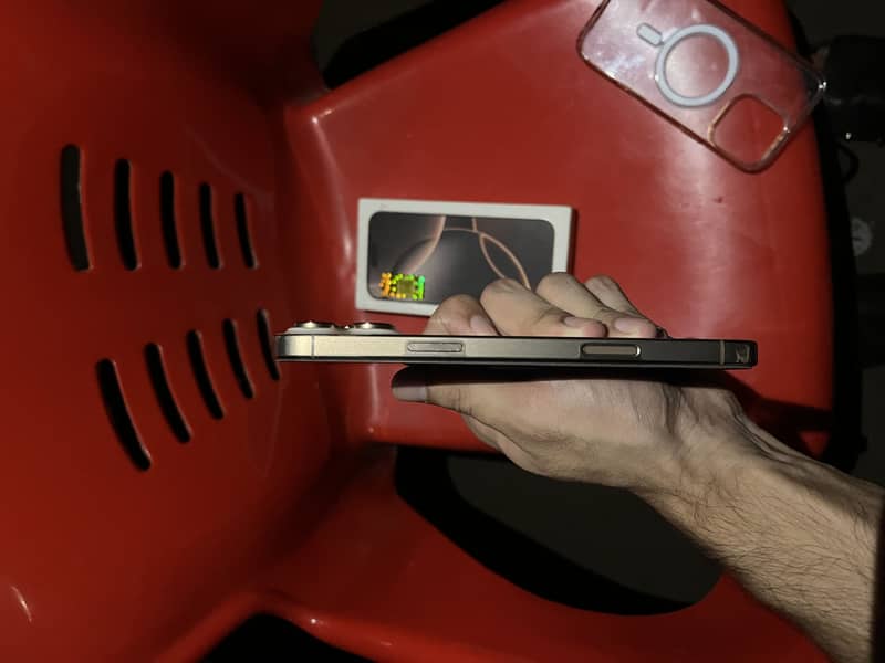 Apple iPhone 16 Pro Max 2