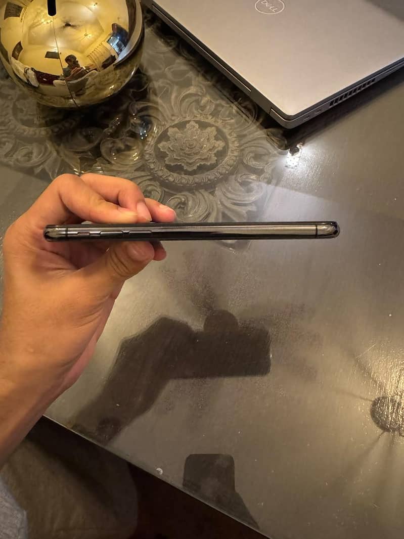 Apple iPhone X 4