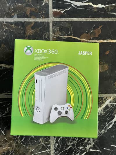 Xbox 360 with box / 47 Games installed / Read Details