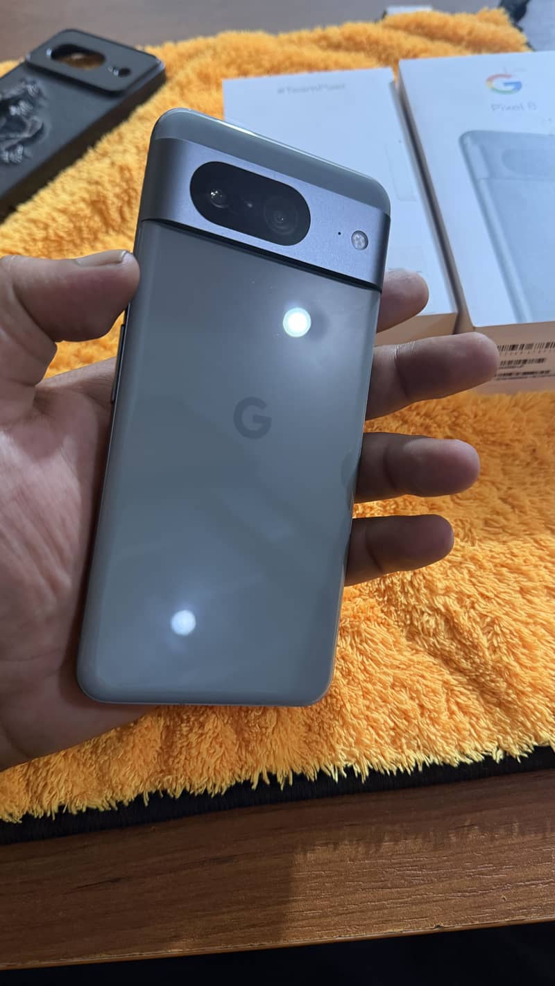 Google Pixel 8 4
